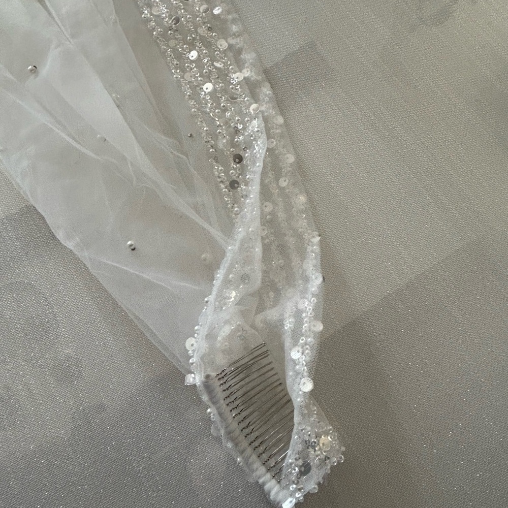 Elegant White Beaded Fingertip Bridal Veil - Picture 8 of 9